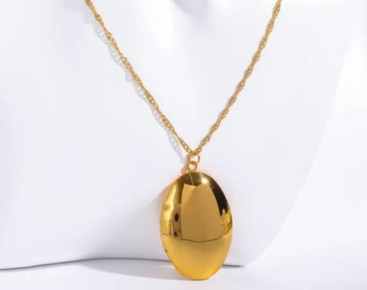 Vintage Heart & Oval Gold Locket Necklace