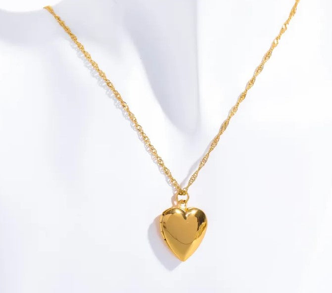 Vintage Heart & Oval Gold Locket Necklace