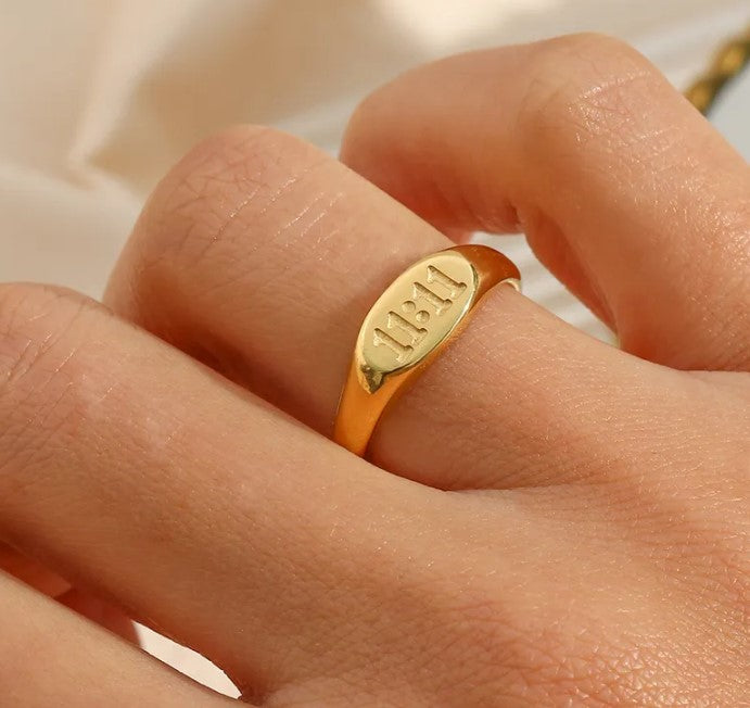 11:11 Oval Gold Ring